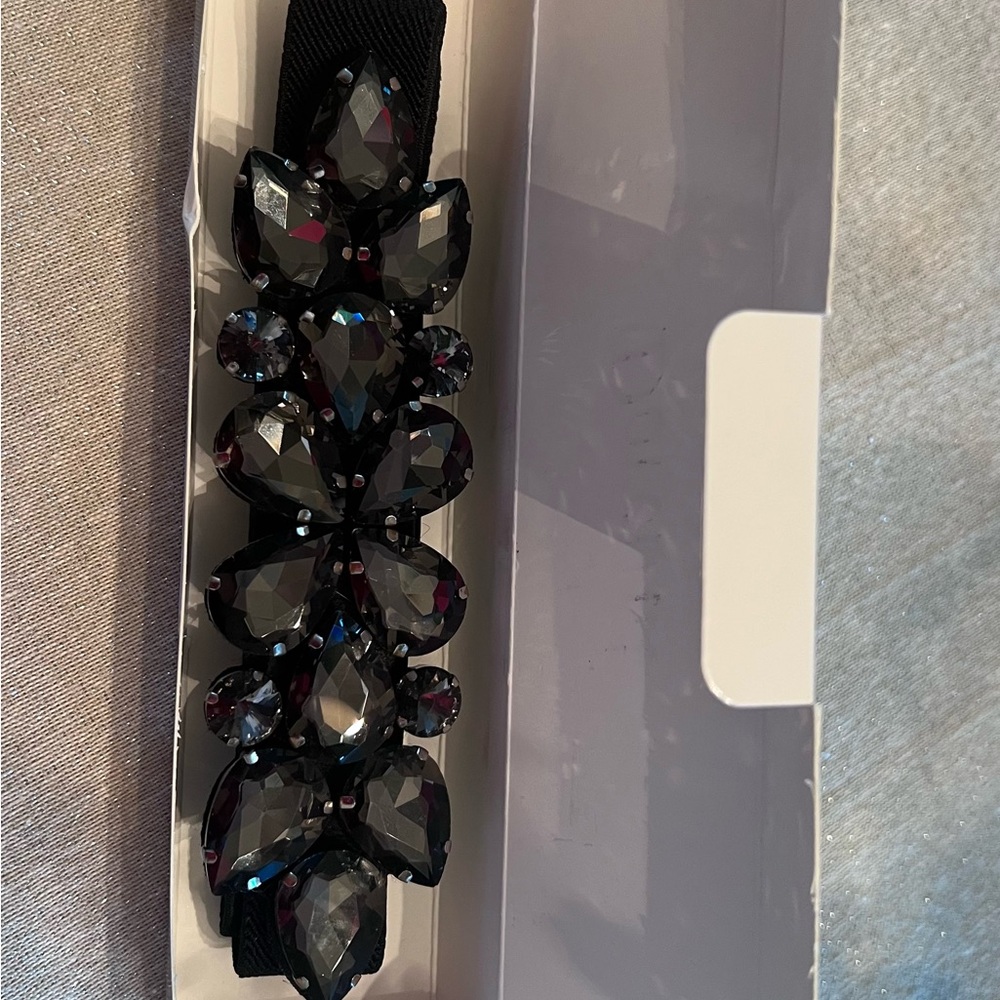 Elegant Black Gemstone Women's Belt
Size S-M 24-32”